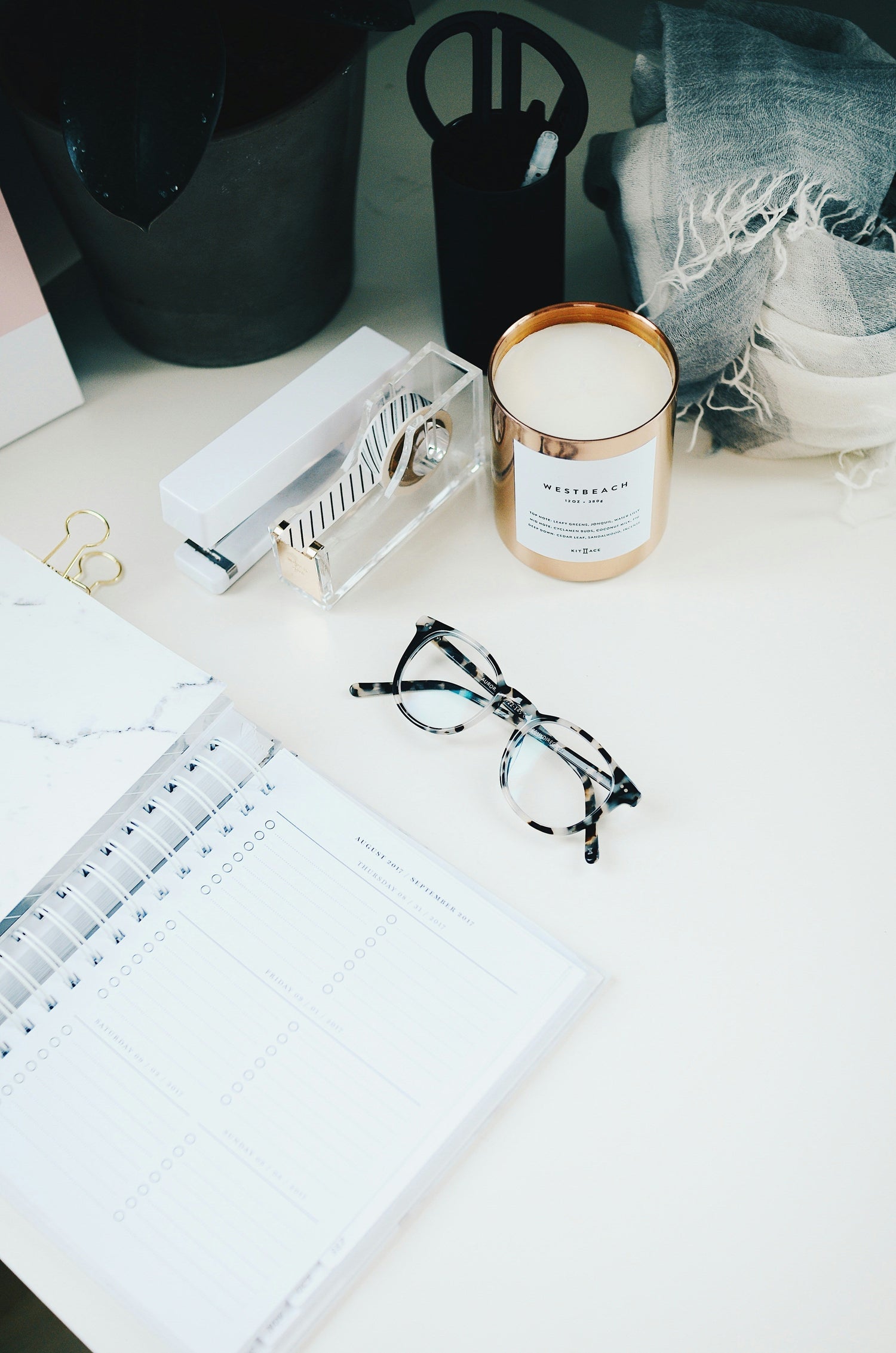 Desk-organizer-for-office-workspace–Deskform